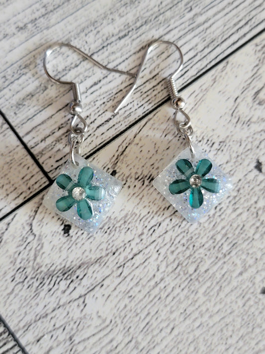Green flower earrings, dangle drop handmade earrings, cute earrings, handmade jewelry, gifts for her.