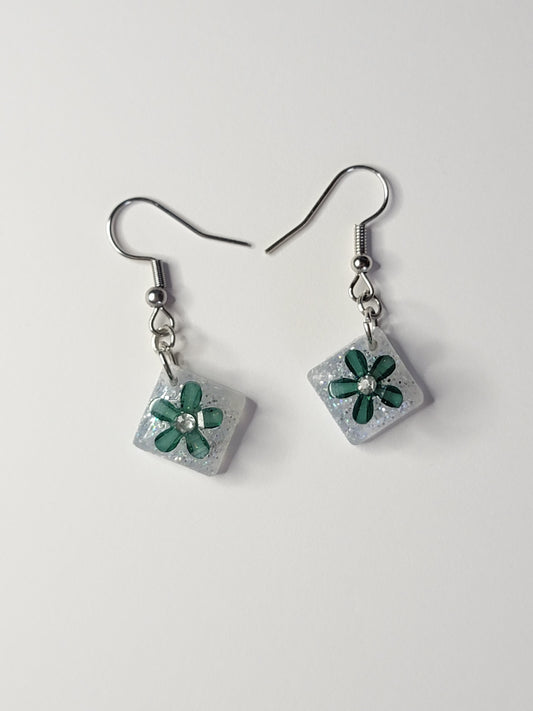 Green flower earrings, dangle drop handmade earrings, cute earrings, handmade jewelry, gifts for her.