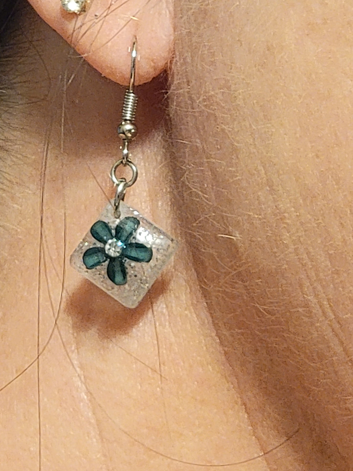 Green flower earrings, dangle drop handmade earrings, cute earrings, handmade jewelry, gifts for her.