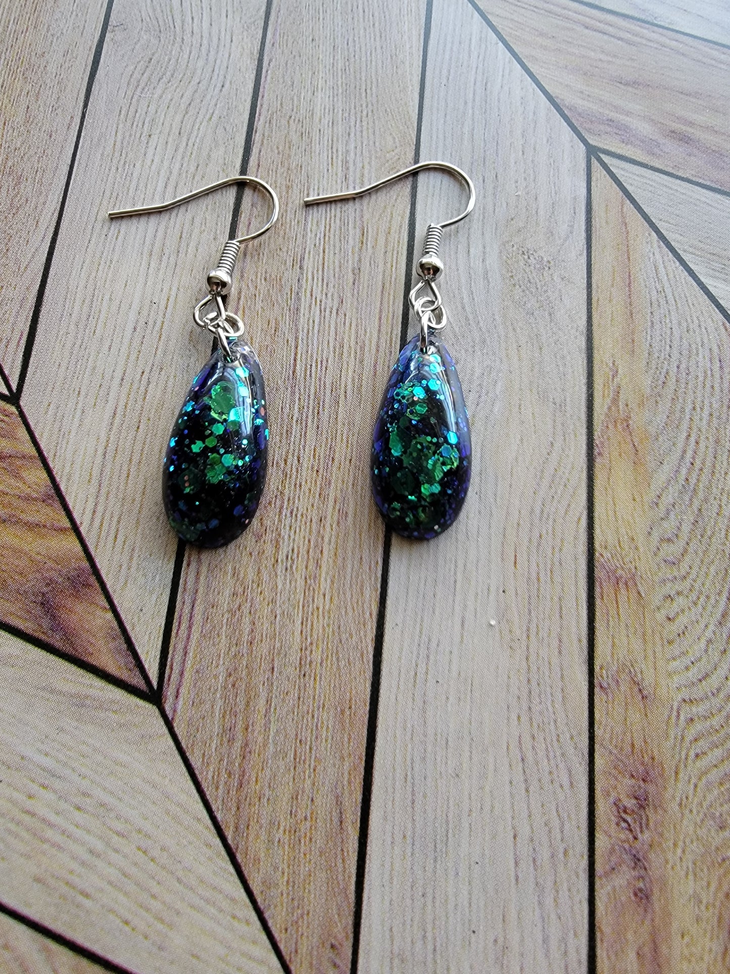 Tear drop dangel earrings emerald sparkel