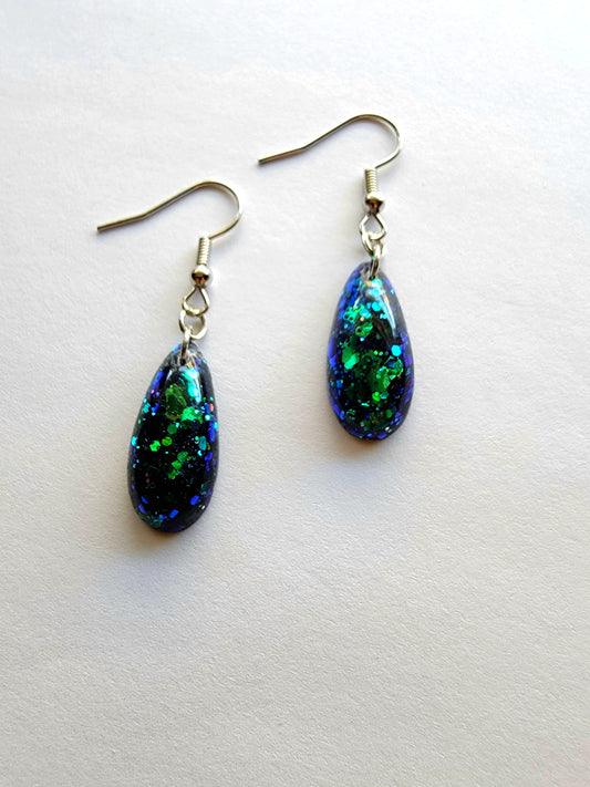 Tear drop dangel earrings emerald sparkel