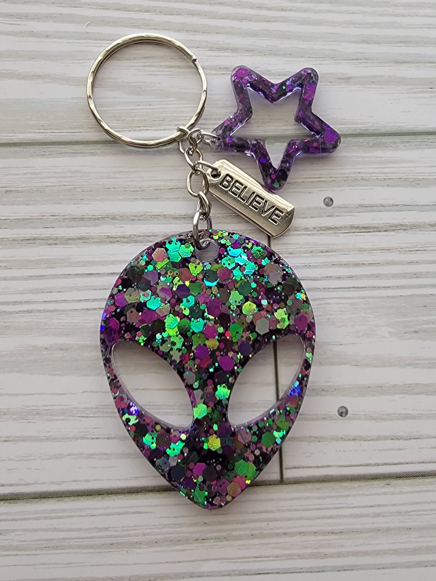 Alien keychain with charms, ufo keyring, ufo accessories, ufo keyring, Alien key holder, ufo gift